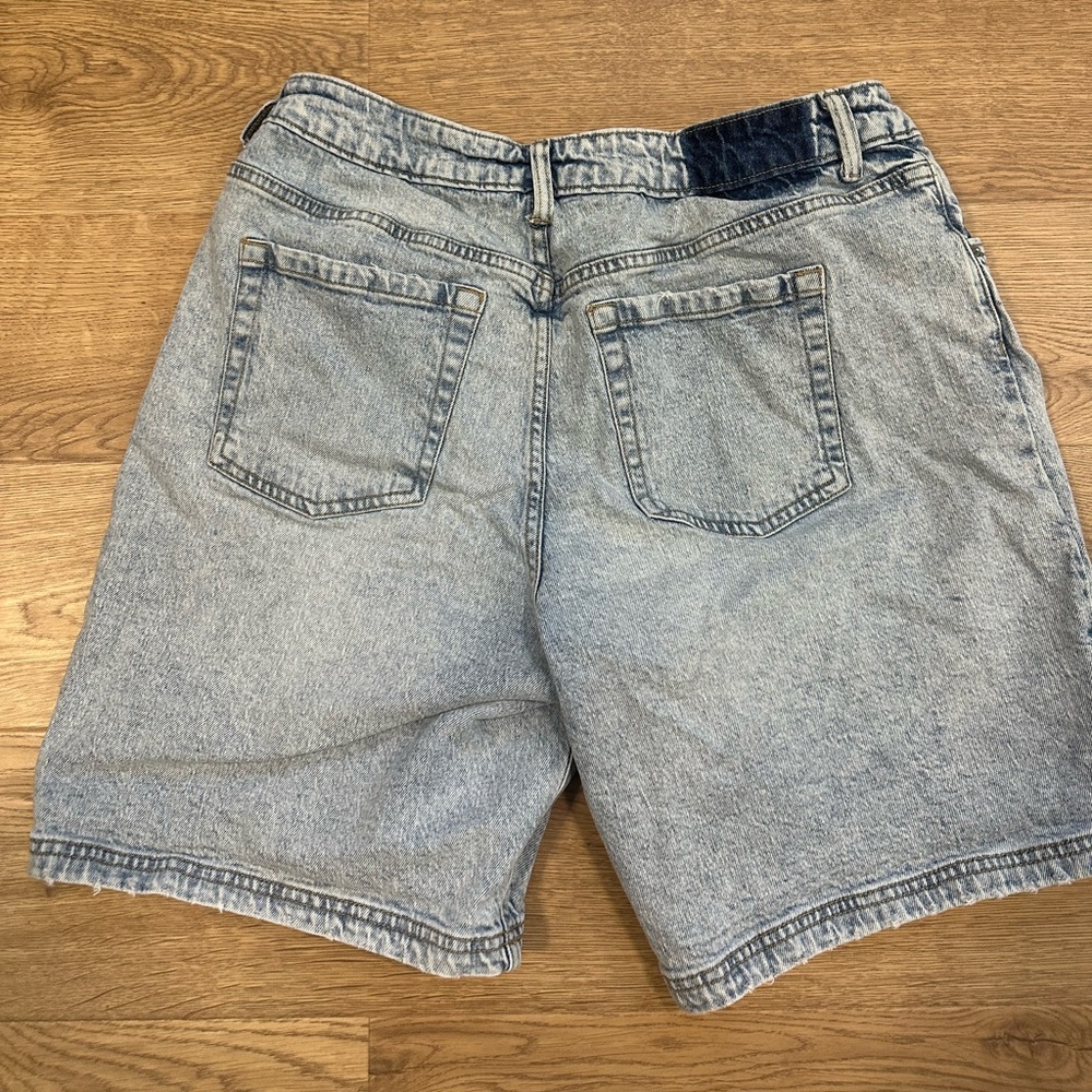 Shorts - Picture 3 of 3